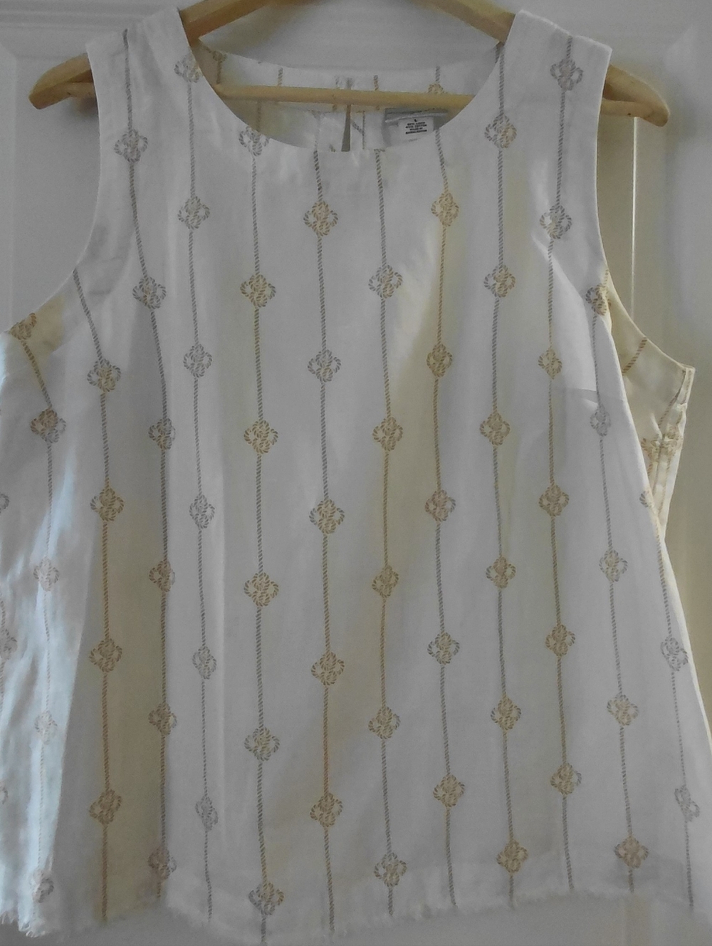 Liz Claiborne White Sleeveless Embroidered Vertical Stripe Blouse